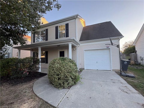 Homes For Sale - 4712 Chestfield Lane<br/> Greensboro, NC 27407