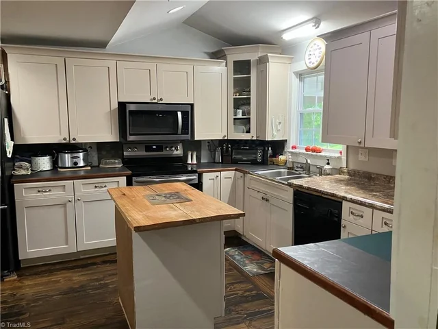 1016 Sanders Shelton Road, photo 4 of 22