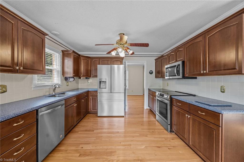 8016 Riverview Drive, Clemmons, North Carolina image 5