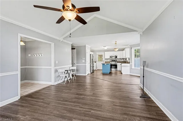 770 Old Castle Drive, photo 5 of 36