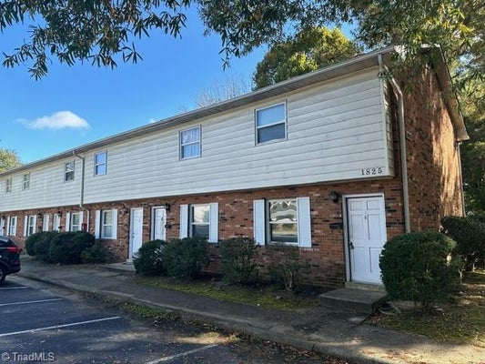 1821 MERRITT DR APT A, GREENSBORO, NC 27407 - Image c2f5c554e35bf67efc7002f1272cf36c/1107973707