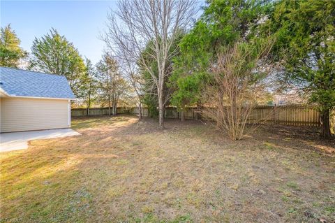 A home in Clemmons