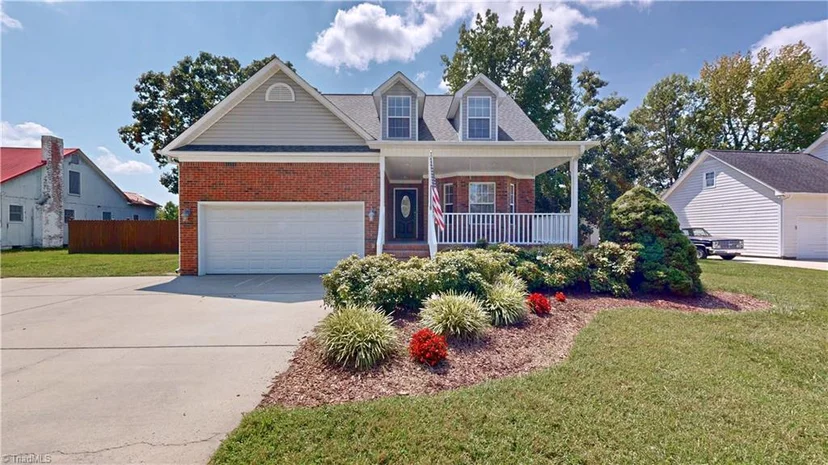 3879 Wood Avenue, photo 1 of 20