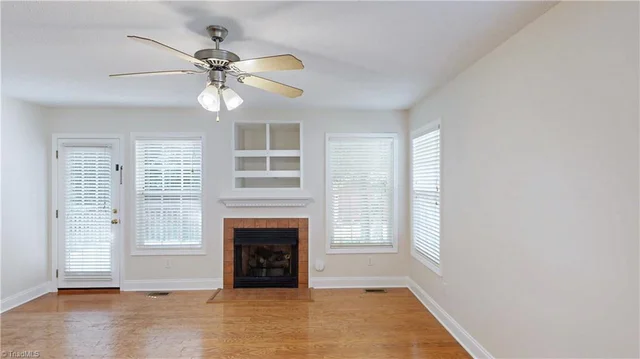 3879 Wood Avenue, photo 3 of 20