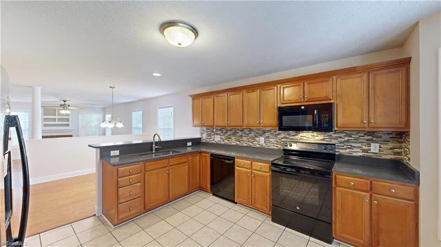 3879 Wood Avenue, photo 5 of 20