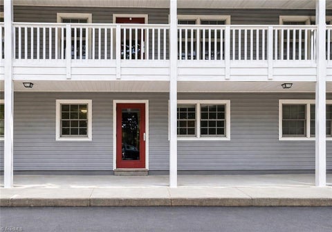 Condo For Sale - 2890 Carriage Drive #B<br/> Winston-Salem, NC 27106