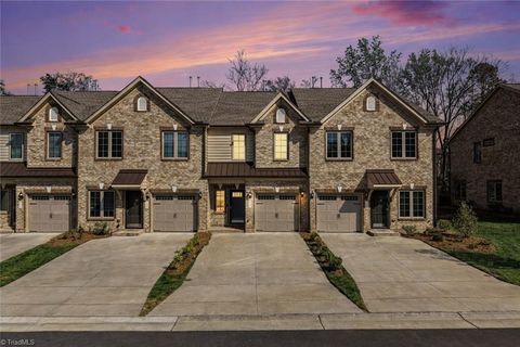Townhouse For Sale - 4346 Trotting Brook Lane<br/> High Point, NC 27265
