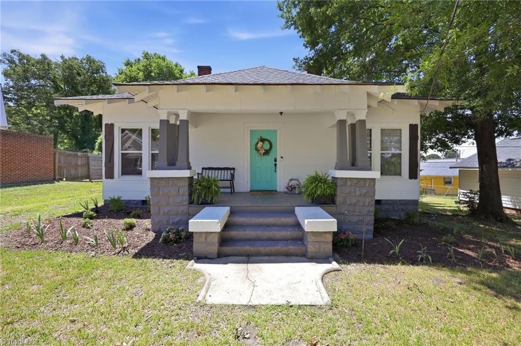 Photo of 807 E Guilford Street, Thomasville, NC 27360 (MLS # 1224642)