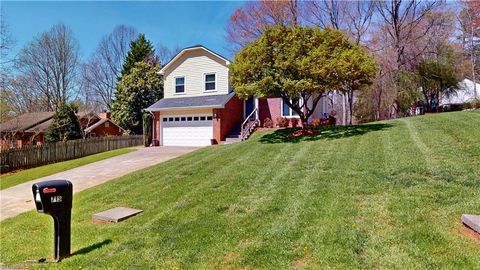 Homes For Sale - 713 Old Barn Circle<br/> Pilot Mountain, NC 27041