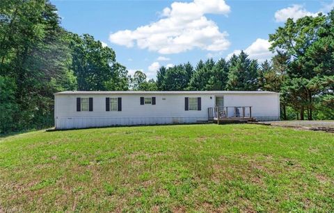 Mobile Home For Sale - 1709 Bud Tilley Road<br/> Pinnacle, NC 27043