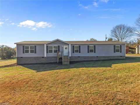 5424 Doc Hayworth Road Ramseur NC 27316