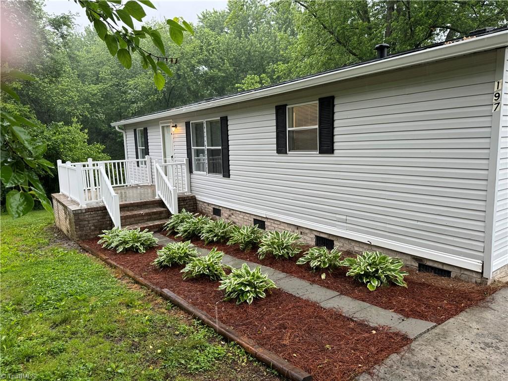 View Mount Airy, NC 27030 mobile home