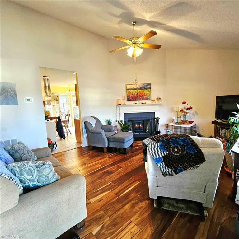 255 Cloverfield Court