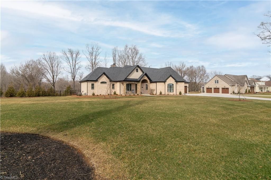 Photo of 7955 Valley View Drive, Clemmons, NC 27012 (MLS # 1209794)