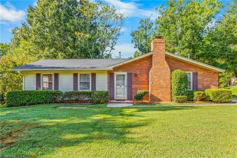 Homes For Sale - 808 Ernest Court<br/> High Point, NC 27263