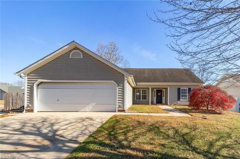 1505 Fiddlers Knoll Drive Kernersville NC 27284