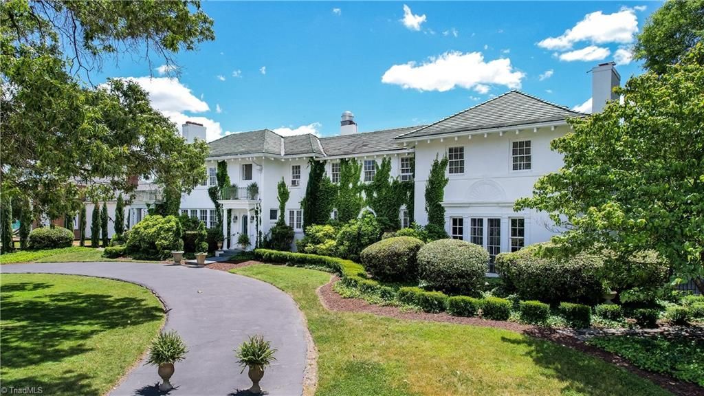 Photo of 17 E Main Street, Thomasville, NC 27360 (MLS # 1183901)