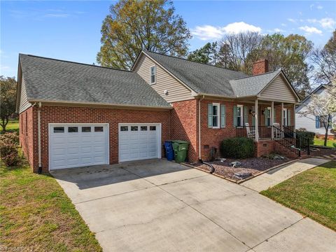 Homes For Sale - 418 Wildwood Lane<br/> Alamance County, Graham, NC 27253