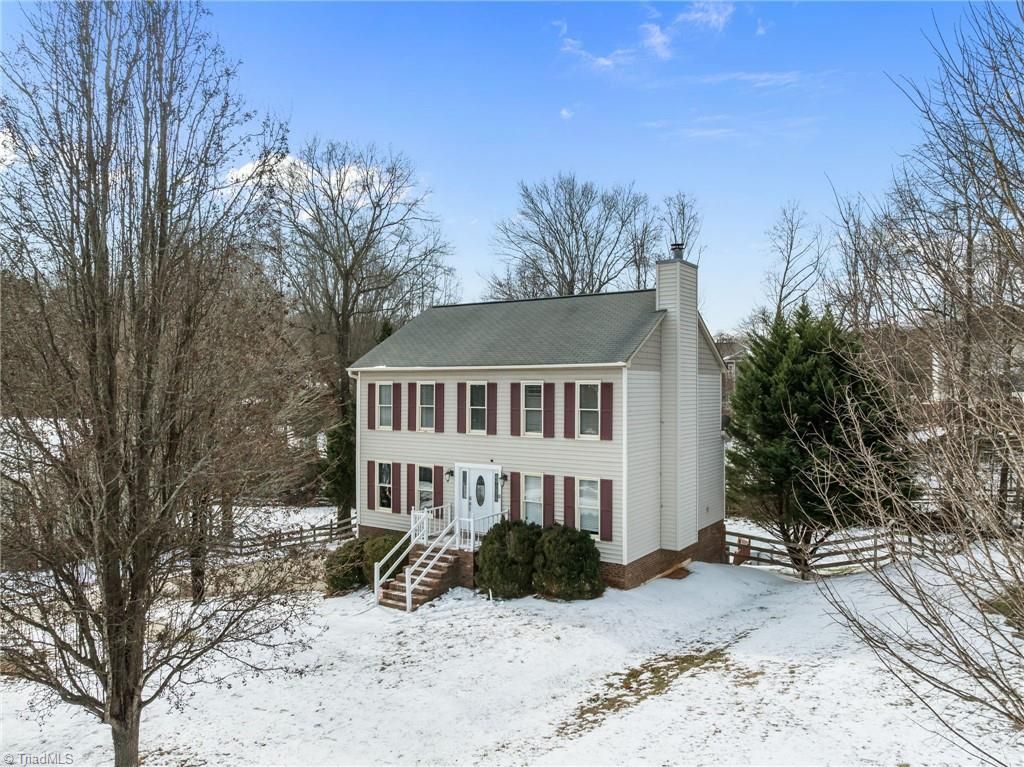 Photo of 6021 Stone Bluff Drive, Clemmons, NC 27012 (MLS # 1208103)