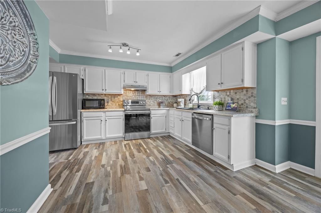 Photo of 6021 Stone Bluff Drive, Clemmons, NC 27012 (MLS # 1208103)