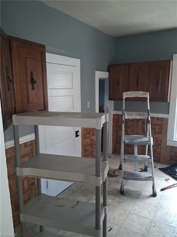 913 Lindsey Street, photo 5 of 11