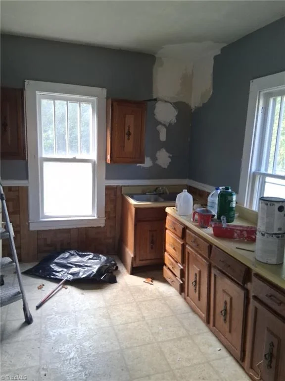 913 Lindsey Street, photo 2 of 11
