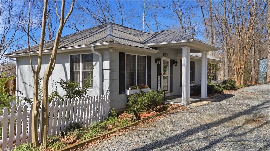 Photo of 3920 Old Mountain Road, Lexington, NC 27292 (MLS # 1212716)