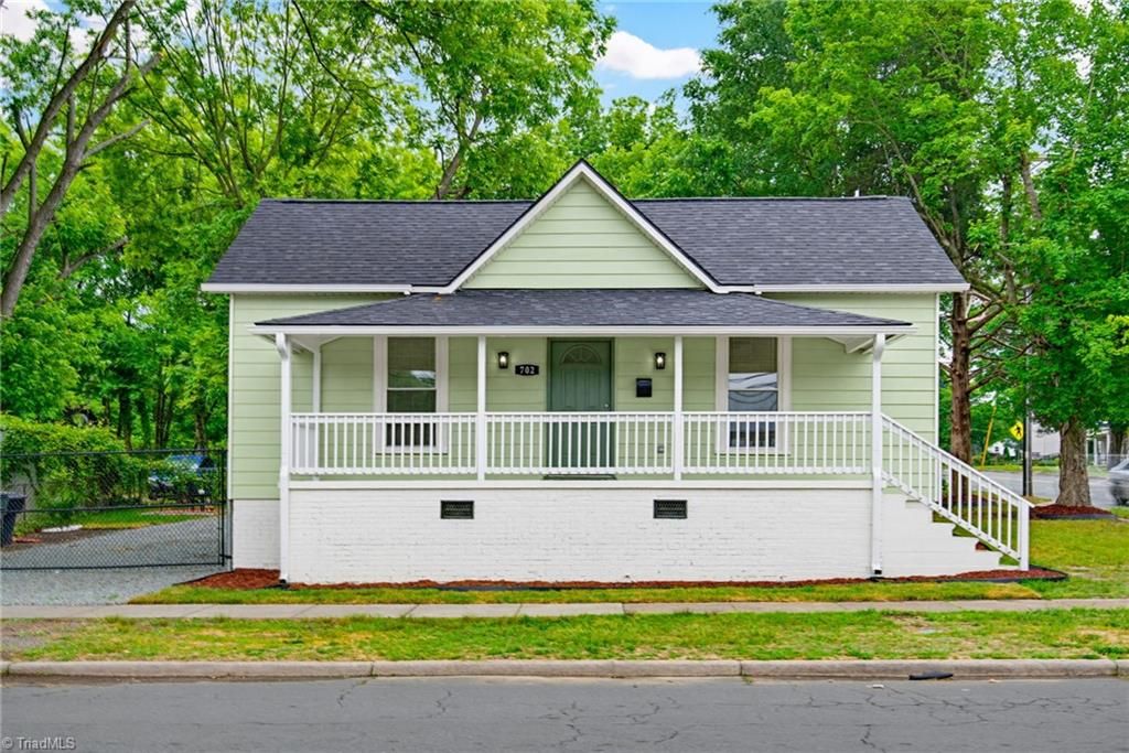 Photo of 702 Maple Avenue, Burlington, NC 27215 (MLS # 1222457)