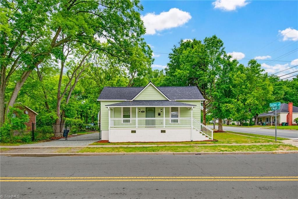 Photo of 702 Maple Avenue, Burlington, NC 27215 (MLS # 1222457)