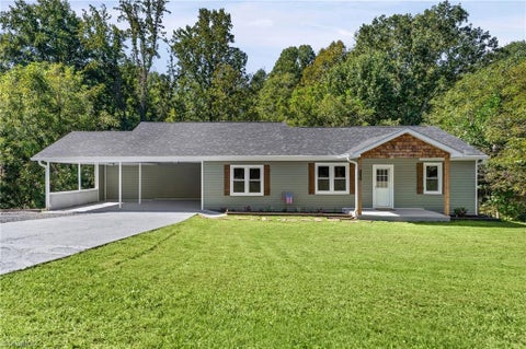 Homes For Sale - 1076 Clingman Road<br/> Wilkes County, Ronda, NC 28670