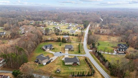 A home in Clemmons