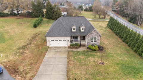 A home in Clemmons