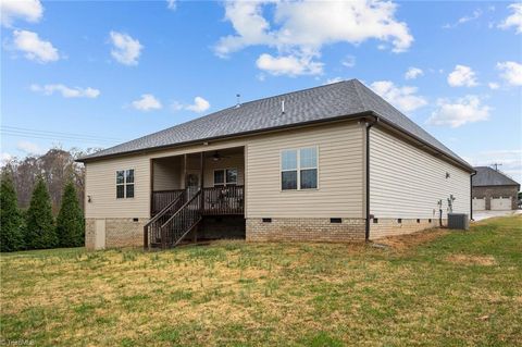 A home in Clemmons