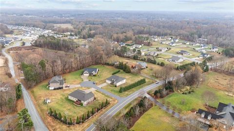 A home in Clemmons