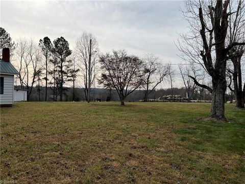 A home in Mount Airy