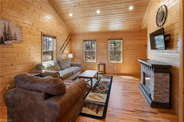 128 Deer Antler Drive, photo 4 of 50