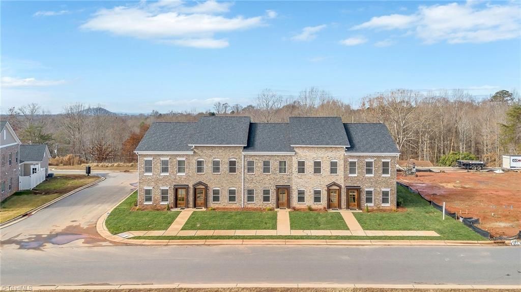 Photo of 2117 24Th Street Lane SE, Hickory, NC 28602 (MLS # 1203836)