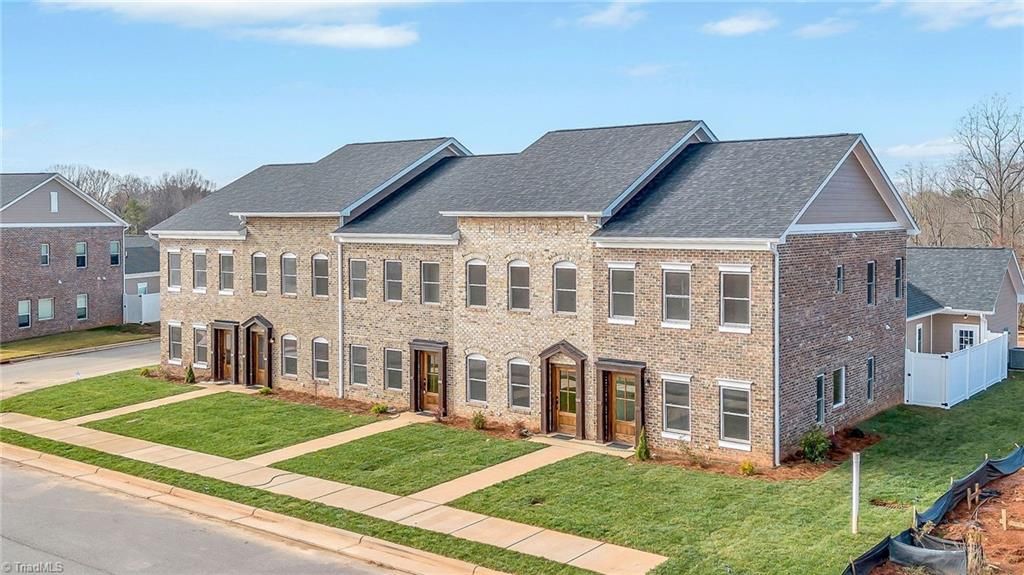 Photo of 2117 24Th Street Lane SE, Hickory, NC 28602 (MLS # 1203836)