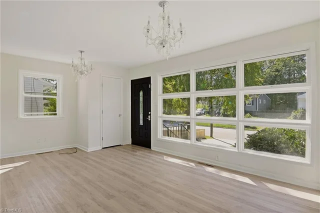 1602 Crystal Lane, photo 5 of 30