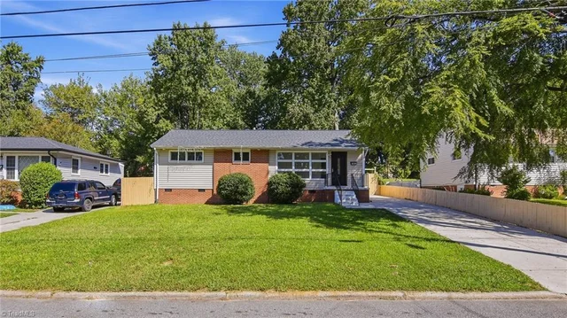 1602 Crystal Lane, photo 2 of 30