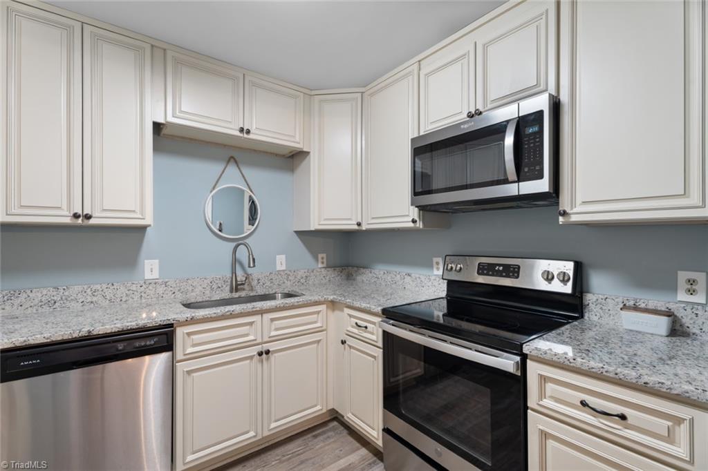 Winston-Salem, North Carolina 27104, United States, 3 Bedrooms Bedrooms, ,2 BathroomsBathrooms,Residential,Active,91999