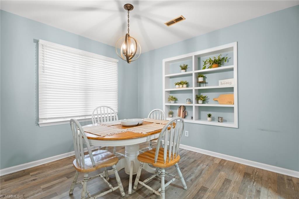 Winston-Salem, North Carolina 27104, United States, 3 Bedrooms Bedrooms, ,2 BathroomsBathrooms,Residential,Active,91999