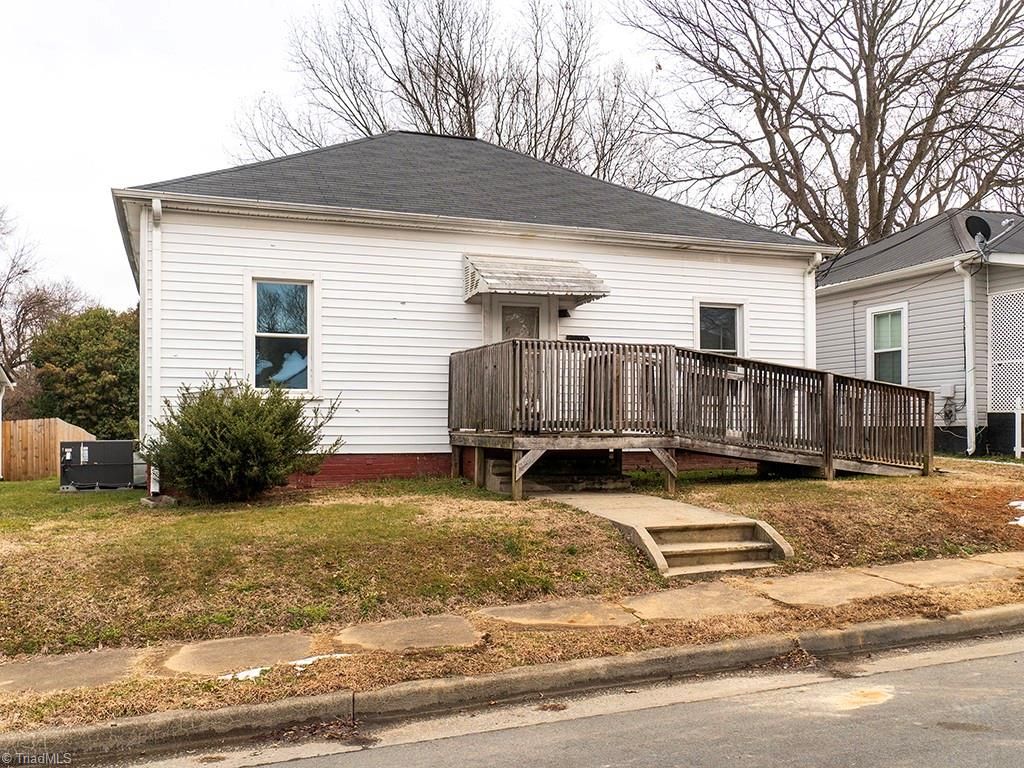 Photo of 608 Oak Street, Burlington, NC 27215 (MLS # 1208429)
