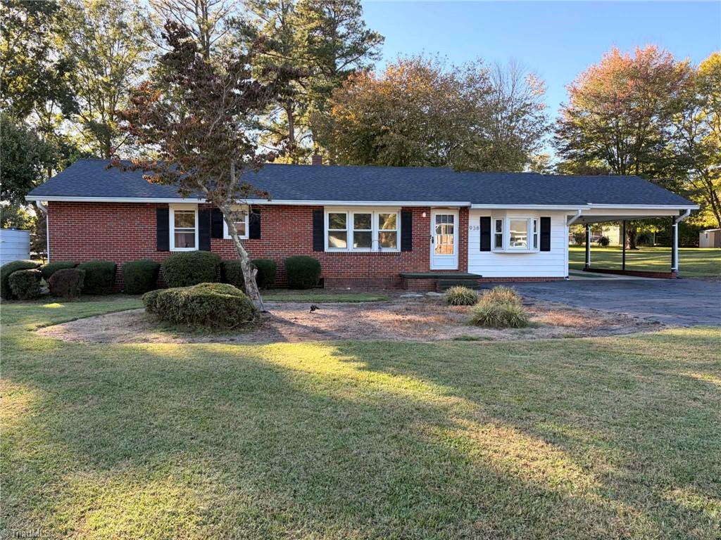 Photo of 938 Brownwood Drive, Winston-Salem, NC 27105 (MLS # 1240087)
