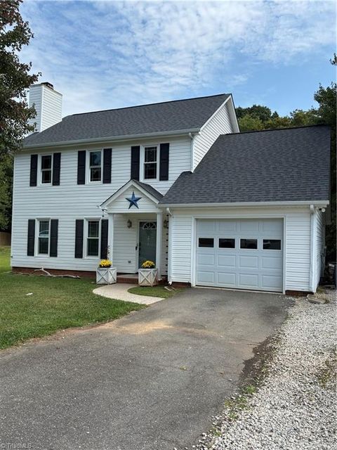 Homes For Sale - 9009 Stamford Club Court<br/> Forsyth County, Rural Hall, NC 27045