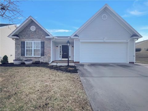 A home in Clemmons