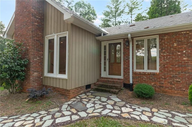 175 Sandtrap Lane, photo 4 of 48