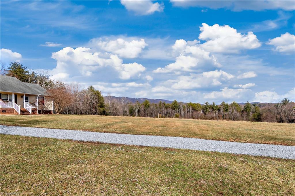 472 Oak Hollow Drive, Thurmond, North Carolina image 6