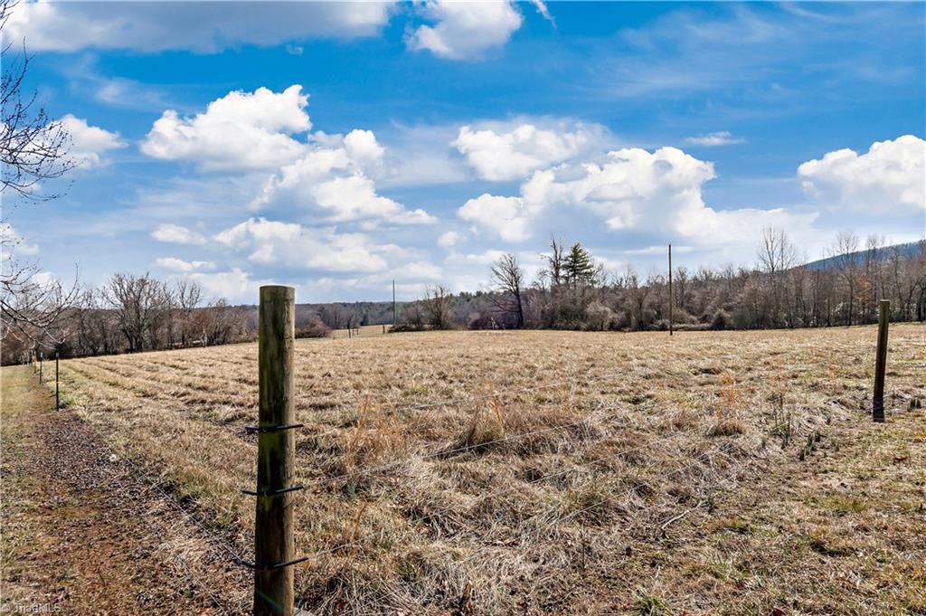 472 Oak Hollow Drive, Thurmond, North Carolina image 31