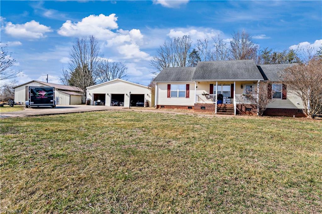 472 Oak Hollow Drive, Thurmond, North Carolina image 3